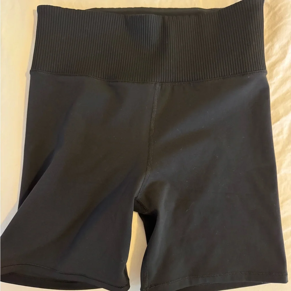 Vuori Inversion Shorts - Picture 3 of 5